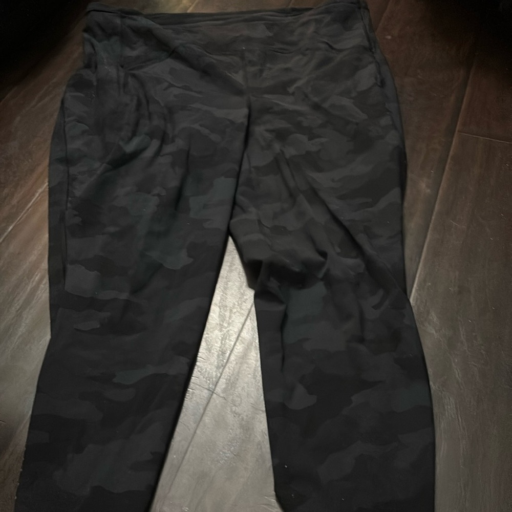 Black camo , Lululemon leggings